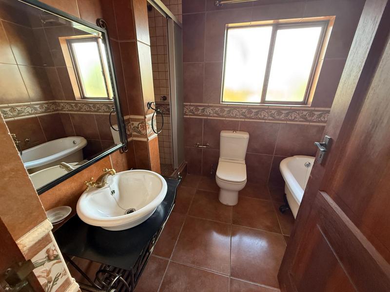 4 Bedroom Property for Sale in Rooihuiskraal North Gauteng
