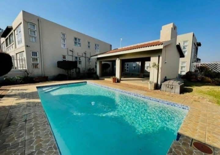To Let 2 Bedroom Property for Rent in Oakdene Gauteng