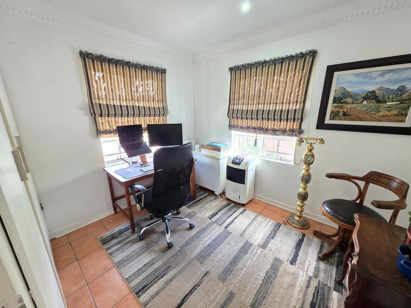 5 Bedroom Property for Sale in Golf Park Gauteng
