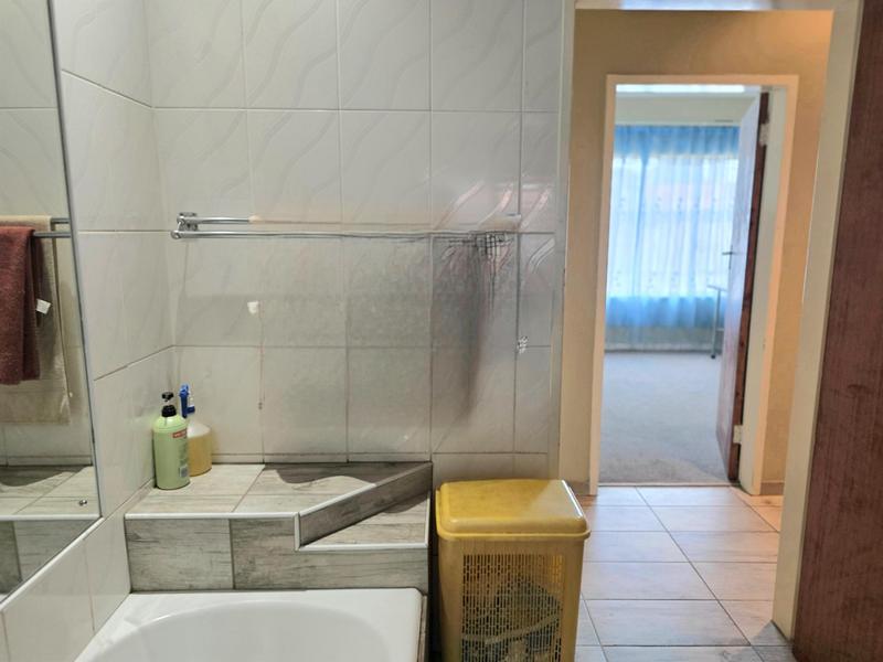3 Bedroom Property for Sale in Klippoortjie Gauteng