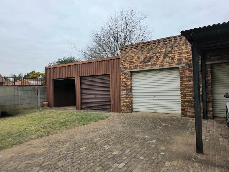 3 Bedroom Property for Sale in Klippoortjie Gauteng