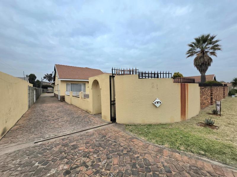 3 Bedroom Property for Sale in Klippoortjie Gauteng