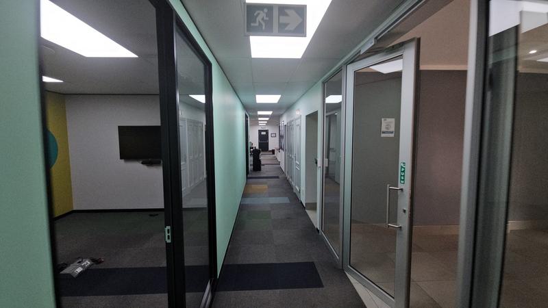 To Let Commercial Property for Rent in Vorna Valley Gauteng
