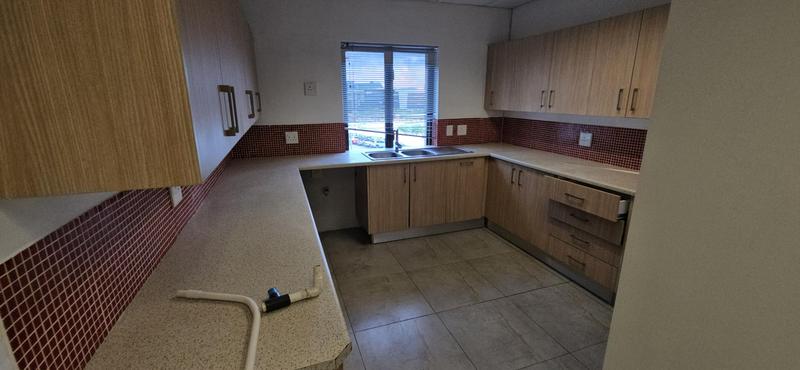 To Let Commercial Property for Rent in Vorna Valley Gauteng