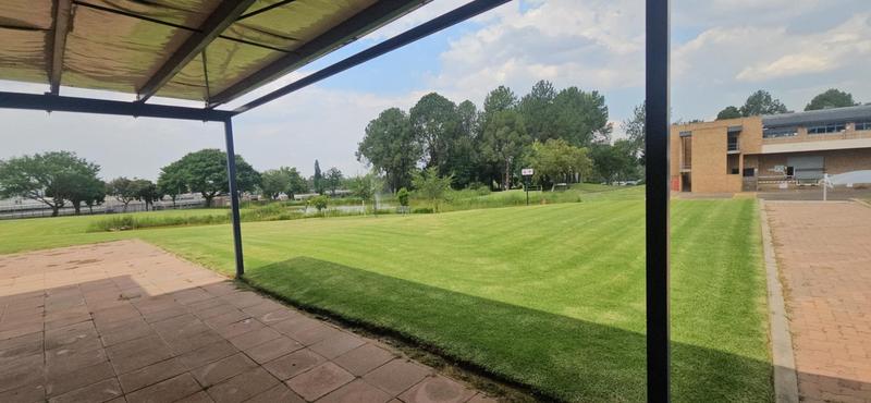 To Let Commercial Property for Rent in Randjespark Gauteng