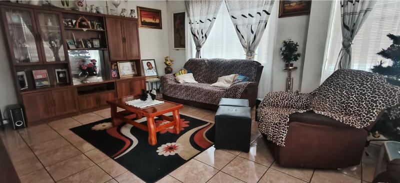 3 Bedroom Property for Sale in Mountain View Gauteng