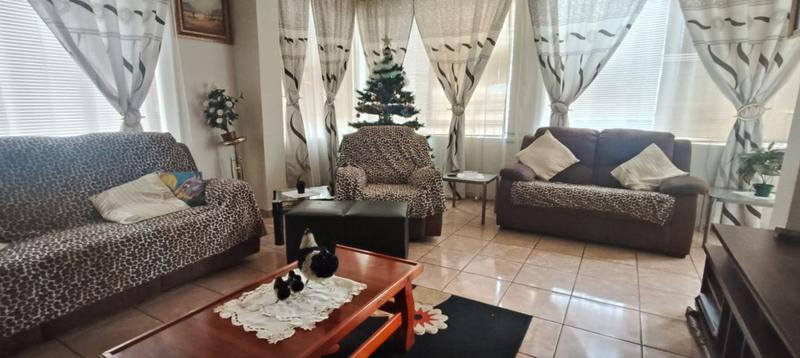 3 Bedroom Property for Sale in Mountain View Gauteng