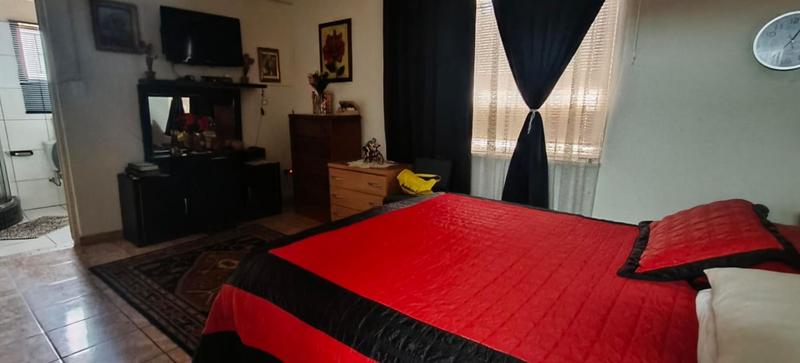 3 Bedroom Property for Sale in Mountain View Gauteng