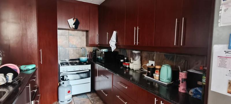 3 Bedroom Property for Sale in Mountain View Gauteng