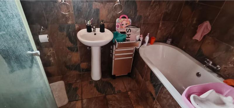3 Bedroom Property for Sale in Mountain View Gauteng