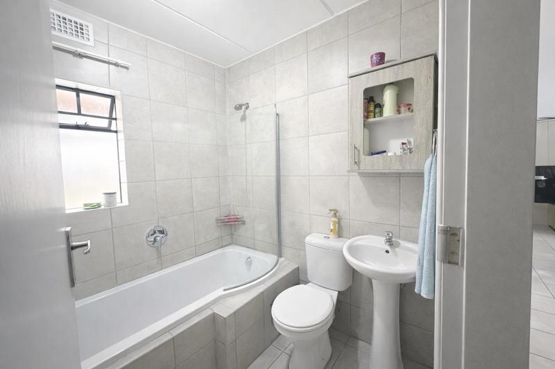 2 Bedroom Property for Sale in Montana Tuine Gauteng