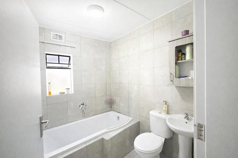 2 Bedroom Property for Sale in Montana Tuine Gauteng