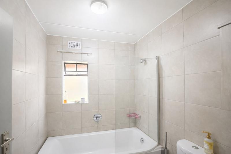 2 Bedroom Property for Sale in Montana Tuine Gauteng