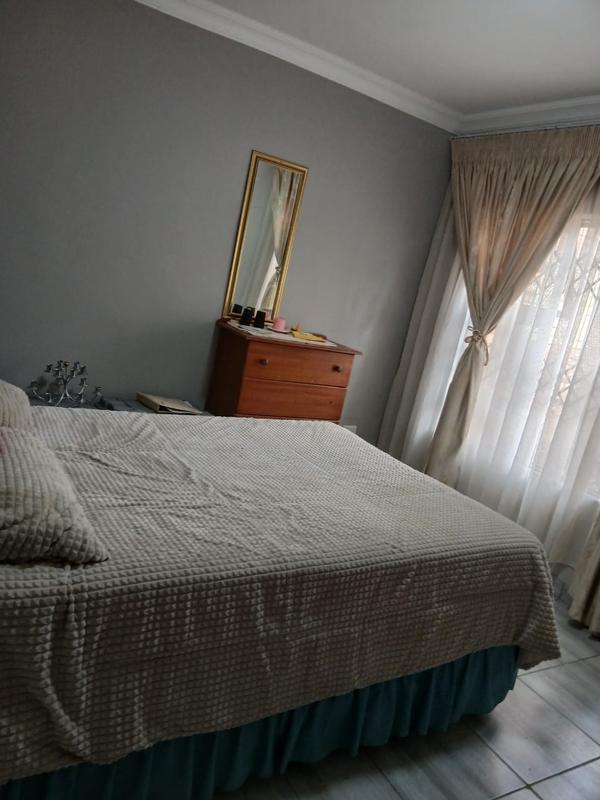 3 Bedroom Property for Sale in Mountain View Gauteng