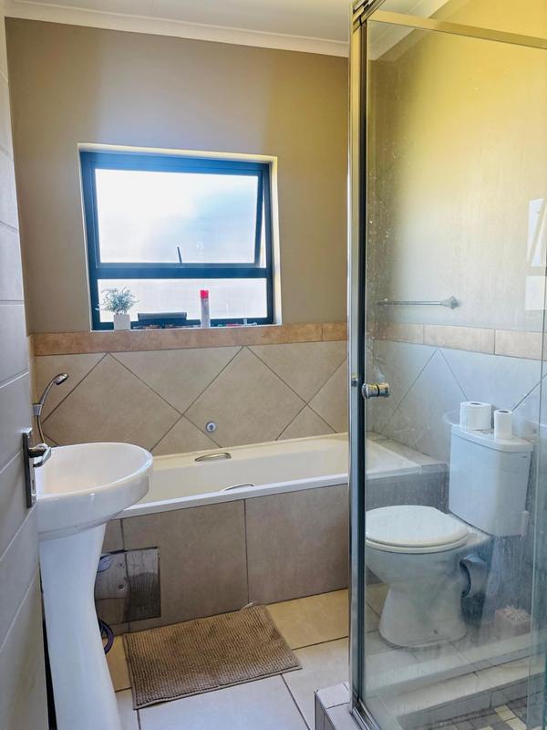 To Let 3 Bedroom Property for Rent in Glen Austin Gauteng