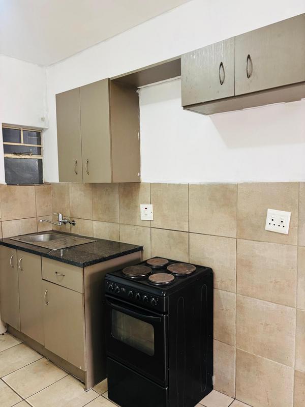 To Let 2 Bedroom Property for Rent in Fleurhof Gauteng