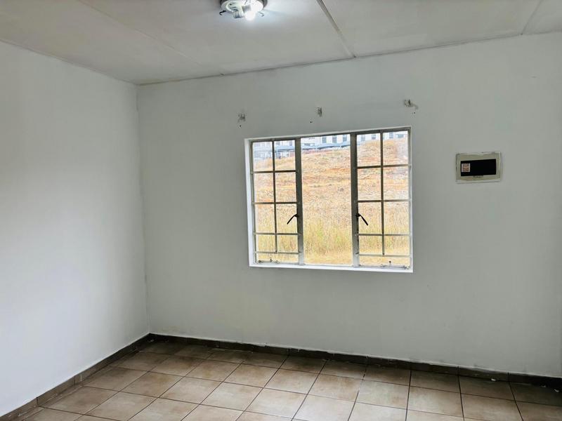 To Let 2 Bedroom Property for Rent in Fleurhof Gauteng
