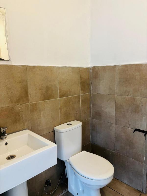 To Let 2 Bedroom Property for Rent in Fleurhof Gauteng