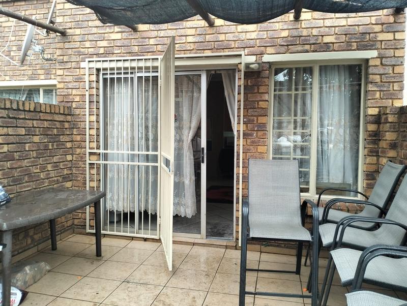 2 Bedroom Property for Sale in Willow Park Manor Gauteng