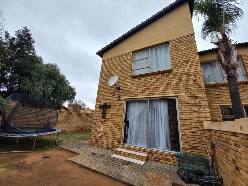 2 Bedroom Property for Sale in Heuwelsig Estate Gauteng