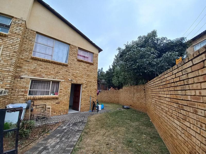 2 Bedroom Property for Sale in Heuwelsig Estate Gauteng