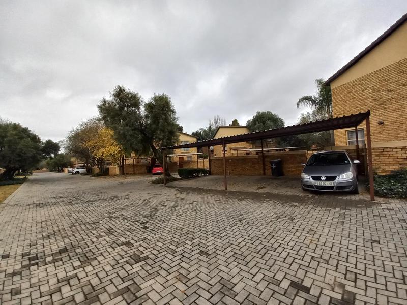 2 Bedroom Property for Sale in Heuwelsig Estate Gauteng