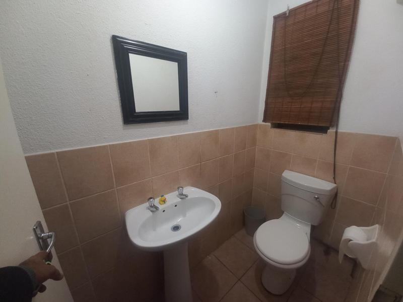 2 Bedroom Property for Sale in Heuwelsig Estate Gauteng