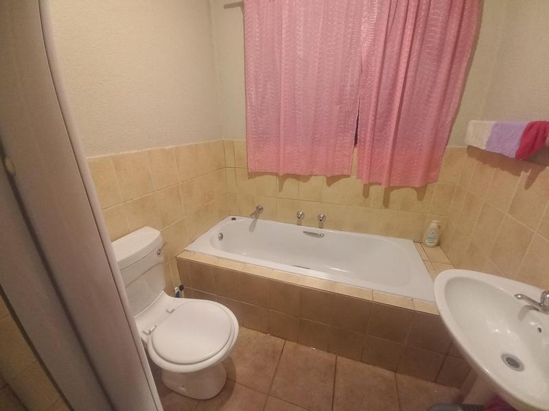 2 Bedroom Property for Sale in Heuwelsig Estate Gauteng