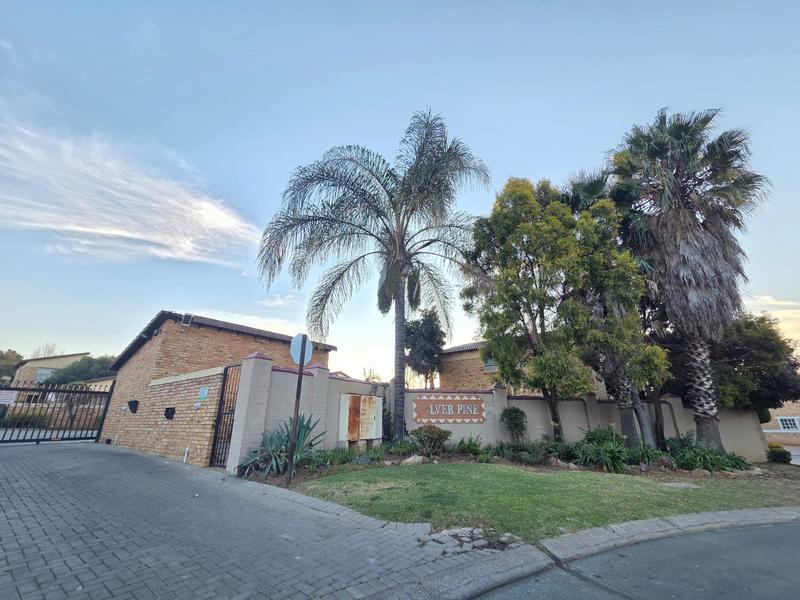 2 Bedroom Property for Sale in Heuwelsig Estate Gauteng