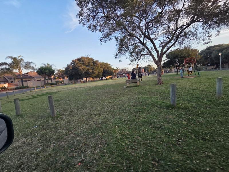 2 Bedroom Property for Sale in Heuwelsig Estate Gauteng