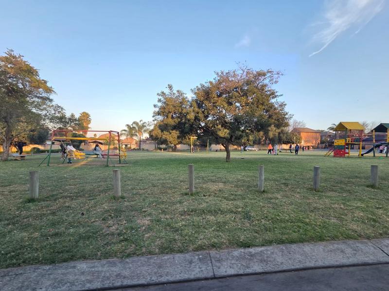 2 Bedroom Property for Sale in Heuwelsig Estate Gauteng