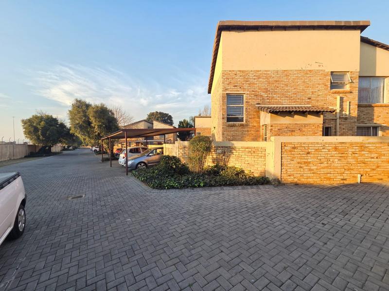 2 Bedroom Property for Sale in Heuwelsig Estate Gauteng
