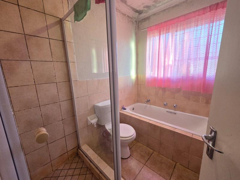 2 Bedroom Property for Sale in Heuwelsig Estate Gauteng