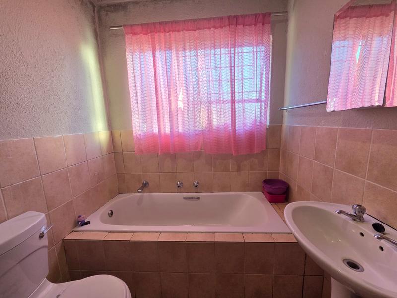 2 Bedroom Property for Sale in Heuwelsig Estate Gauteng