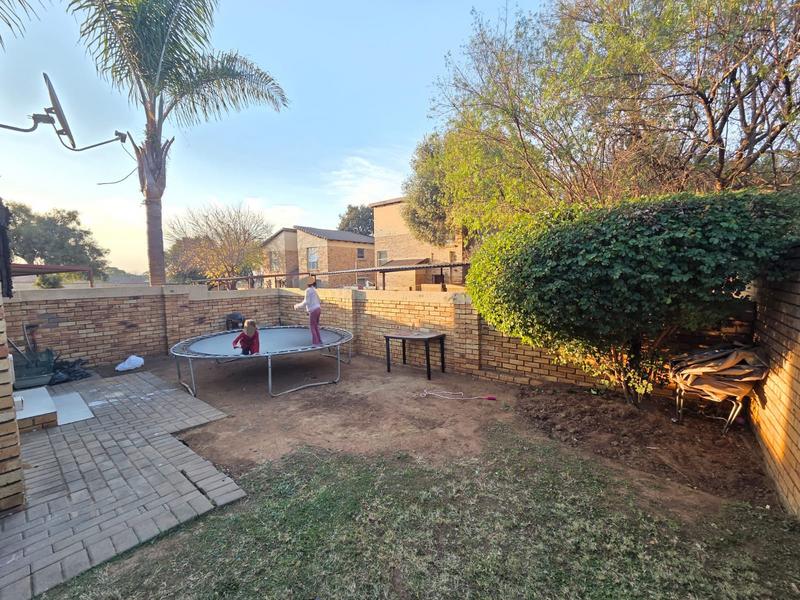 2 Bedroom Property for Sale in Heuwelsig Estate Gauteng