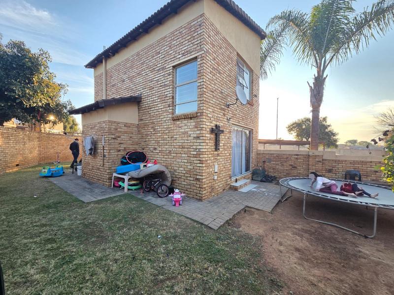 2 Bedroom Property for Sale in Heuwelsig Estate Gauteng