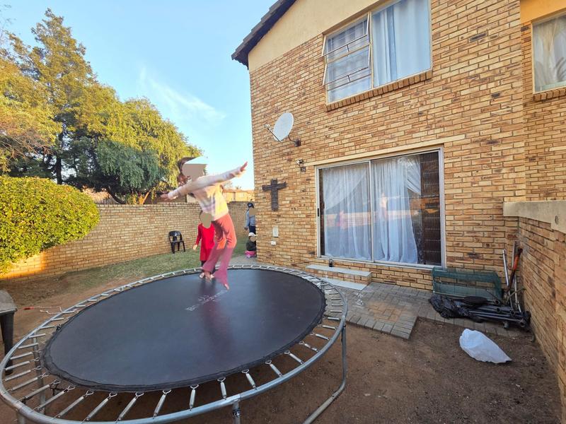 2 Bedroom Property for Sale in Heuwelsig Estate Gauteng