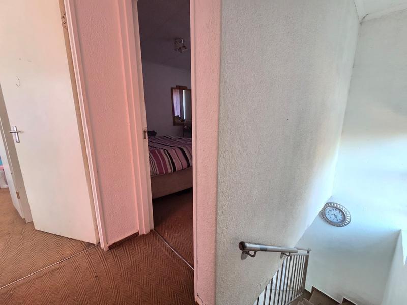 2 Bedroom Property for Sale in Heuwelsig Estate Gauteng
