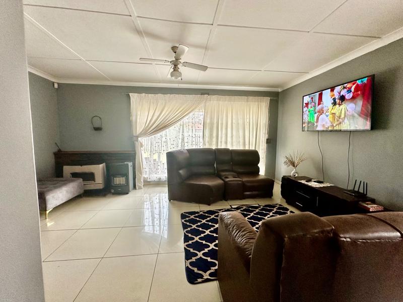 3 Bedroom Property for Sale in Selcourt Gauteng