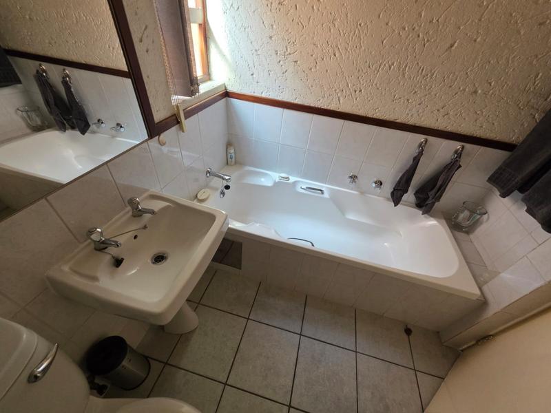 2 Bedroom Property for Sale in Sunninghill Gauteng
