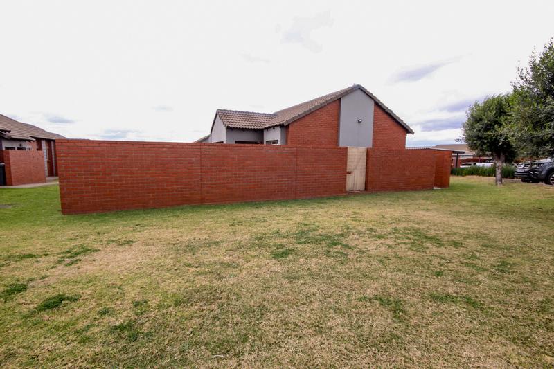 3 Bedroom Property for Sale in Monavoni Gauteng