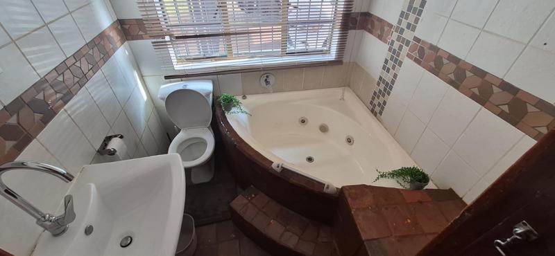 5 Bedroom Property for Sale in Raslouw A H Gauteng