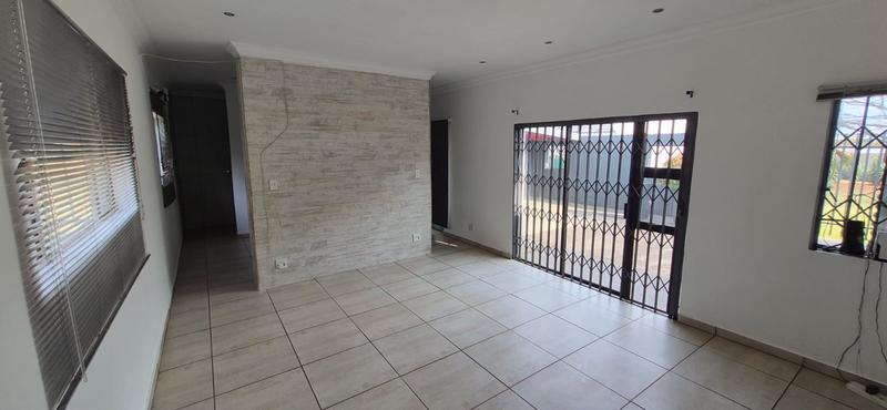 5 Bedroom Property for Sale in Raslouw A H Gauteng