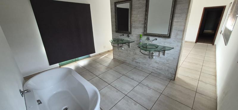 5 Bedroom Property for Sale in Raslouw A H Gauteng