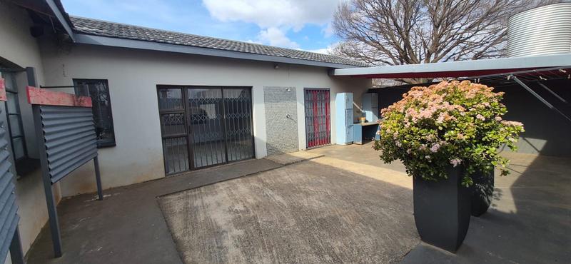 5 Bedroom Property for Sale in Raslouw A H Gauteng
