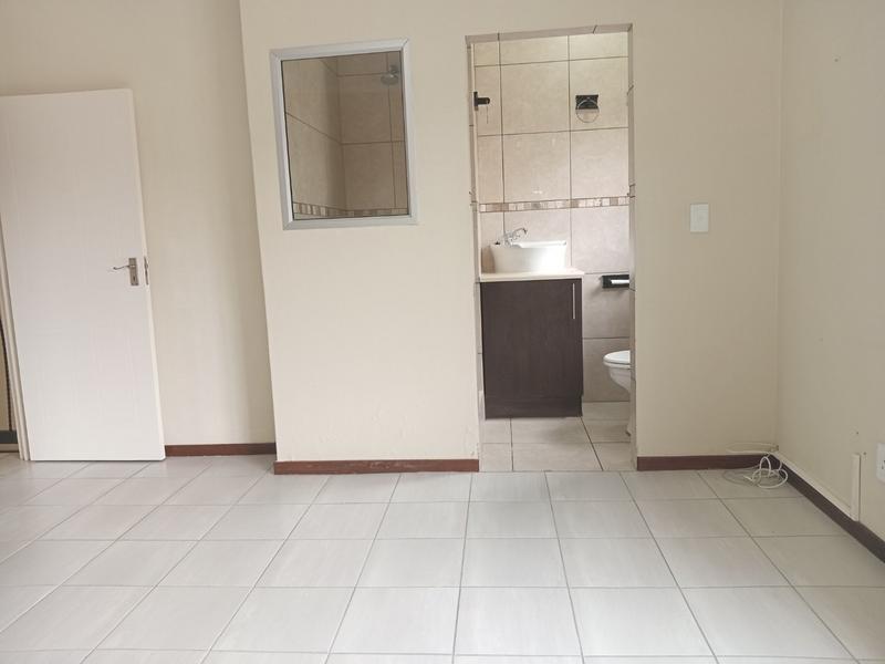 2 Bedroom Property for Sale in Greenhills Gauteng