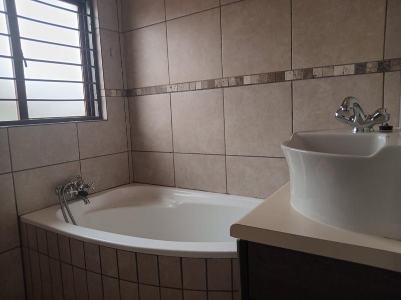 2 Bedroom Property for Sale in Greenhills Gauteng