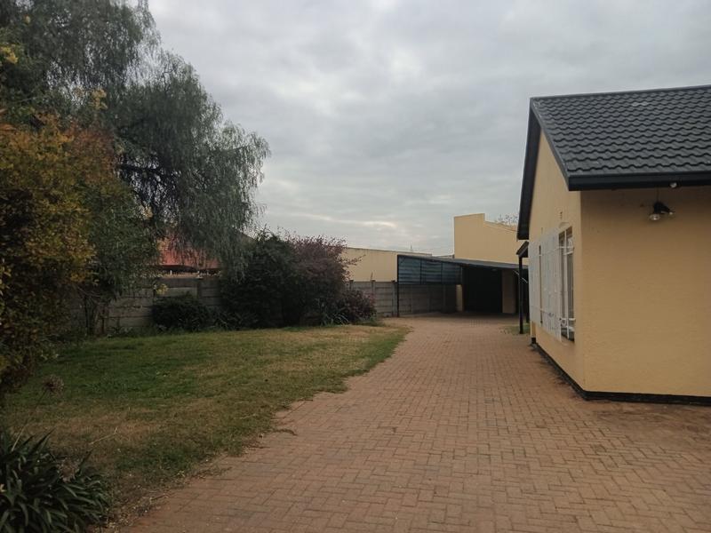 4 Bedroom Property for Sale in Helikonpark Gauteng