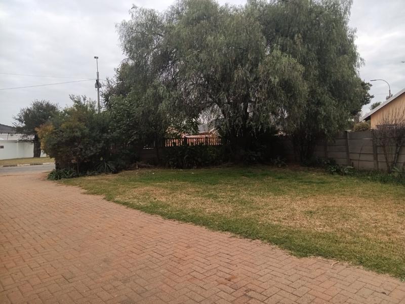 4 Bedroom Property for Sale in Helikonpark Gauteng