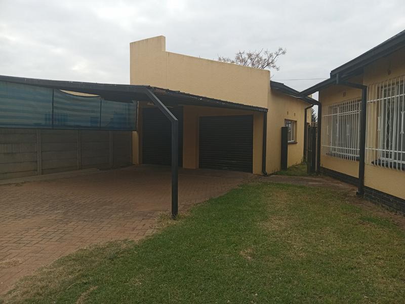 4 Bedroom Property for Sale in Helikonpark Gauteng
